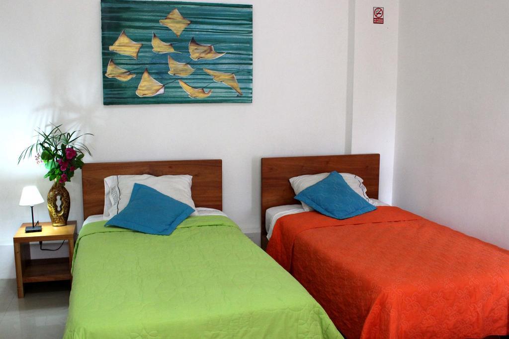 The Galapagos Pearl B&B Puerto Ayora  Phòng bức ảnh