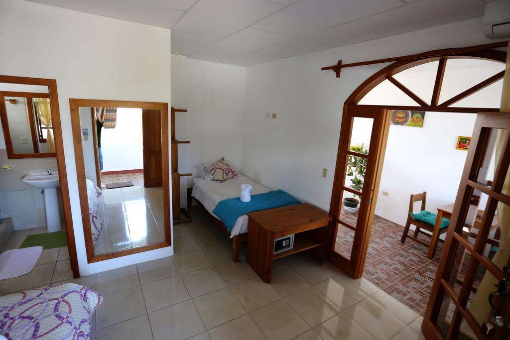 The Galapagos Pearl B&B Puerto Ayora  Ngoại thất bức ảnh